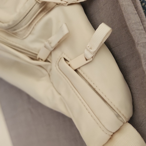 Fabletics Belt bag cream colored - Picture 3 of 12